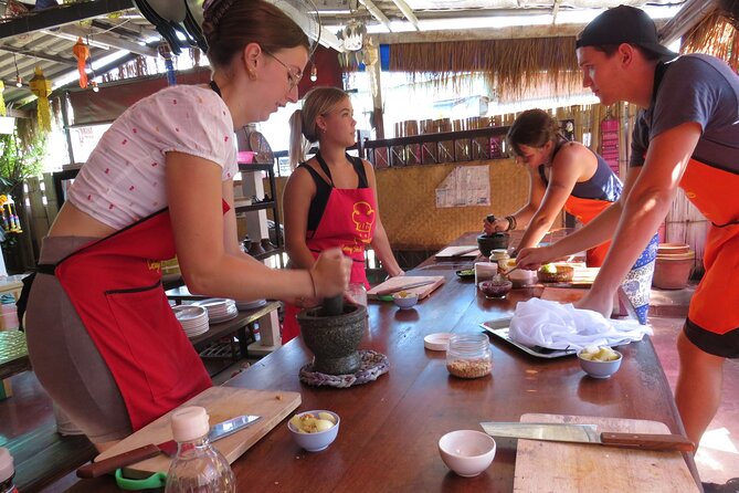 Half-Day Thai Cooking Class and Market Tour From Chiang Mai - Chef Chang (Apple, Mr. Chang): Dish-by-Dish Guidance You Can Rely On
