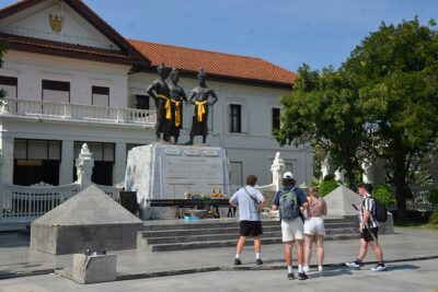Historic Temples and City Guided Walking Tour in Chiang Mai - Wat Chiang Man: elephant chedi and the feeling of age