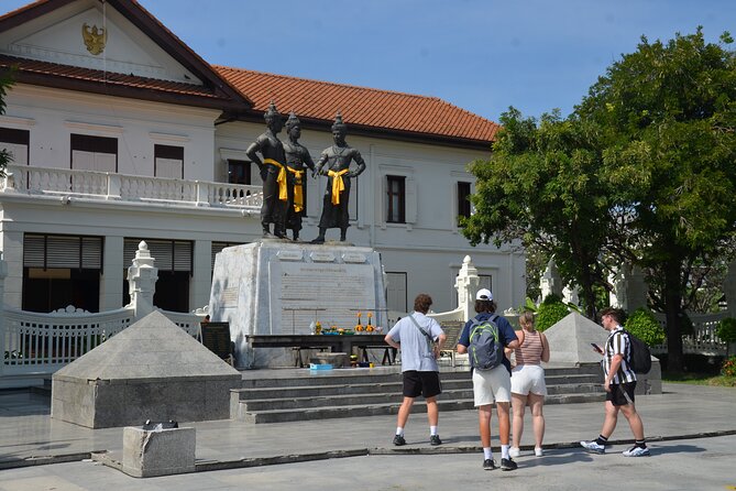 Historic Temples and City Guided Walking Tour in Chiang Mai - Wat Chiang Man: elephant chedi and the feeling of age