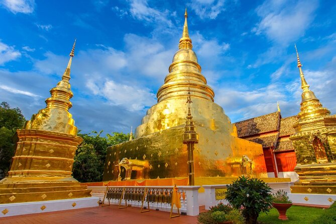 Long Neck Village, Silver Temple & Chiang Mai Top Cultural Sites - Wat Phra Singh: Lanna architecture and golden chedis