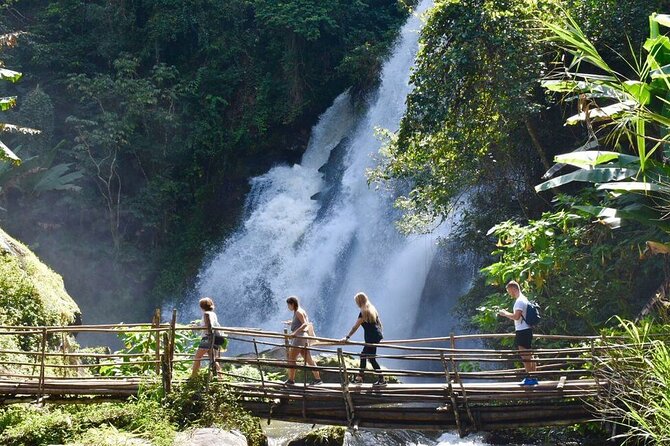 Private All-Inclusive Doi Inthanon & Pha Dok Siew Waterfall Tour - Royal Twin Pagodas: the King-and-Queen pagoda photo moment