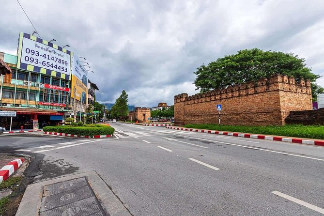 Private Chiang Mai Old City Half Day Tuk Tuk Tour - Stop 1: Tha Phae Gate and the canal ring
