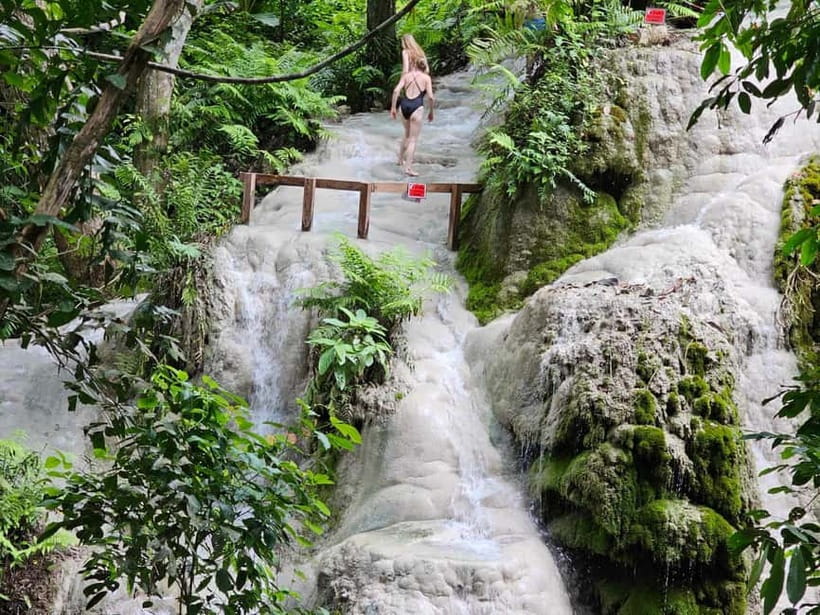 Private : Sticky Waterfall & Secret Temple & Karen Village. - Seven-Colored Fountain hike: a short forest walk that changes the mood