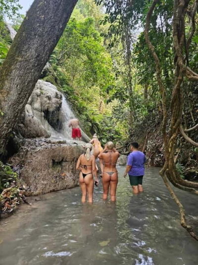 Private : Sticky Waterfall & Secret Temple & Karen Village. - Bua Thong Sticky Waterfall: climb the limestone like you have gecko hands