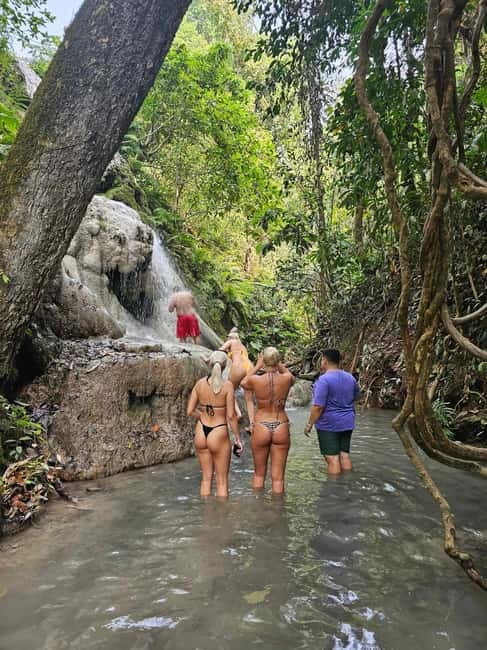 Private : Sticky Waterfall & Secret Temple & Karen Village. - Bua Thong Sticky Waterfall: climb the limestone like you have gecko hands