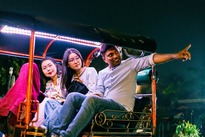 Sunlight or Moonlight: Chiang Mai City Tuk Tuk Tour - Wat Lok Moli: Lanna-style architecture in the same evening