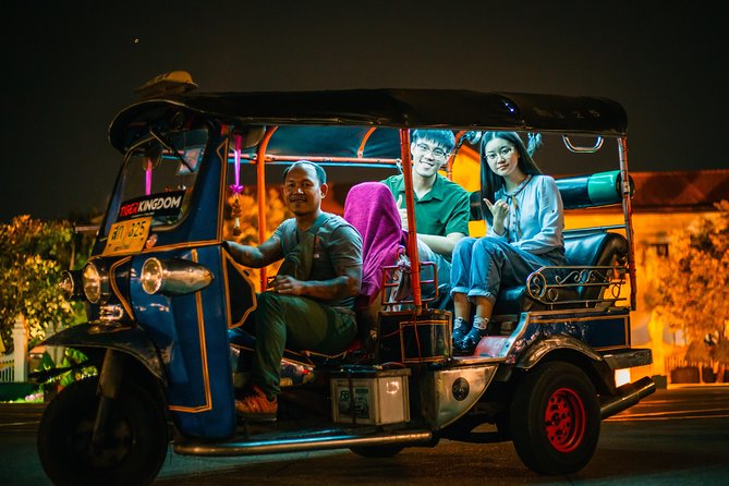 Sunlight or Moonlight: Chiang Mai City Tuk Tuk Tour - Warorot Market and the Flower Market after dark