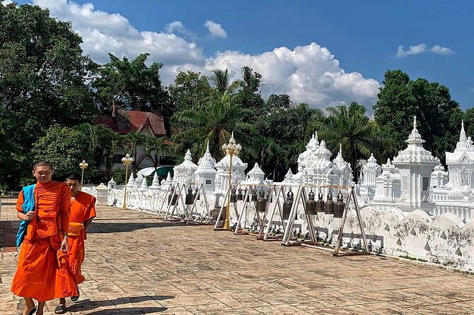 Talk to Buddhist monk & craft work in temple - Wat Sri Suphan: the Silver Temple and what silver craft means