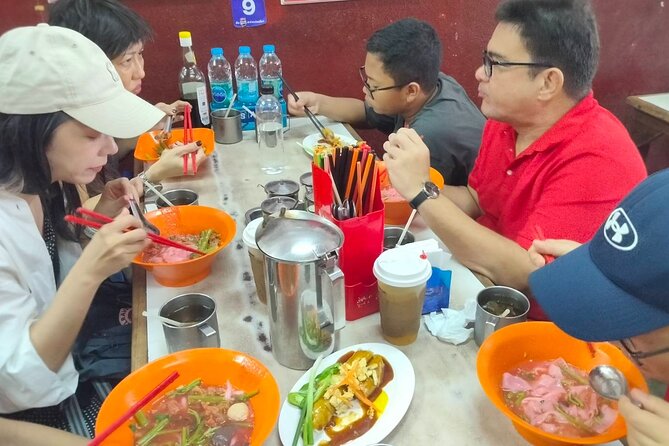 Taste of Chiang Mai: Michelin Guide Street Food Small Group 2Hr - Lunch vs dinner options: how to pick the timing that fits you