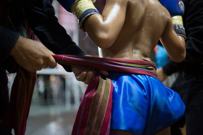 Thapae Stadium Muay Thai Boxing Experience – Chiang Mai - The big moment: Photo time and going ringside after the fights