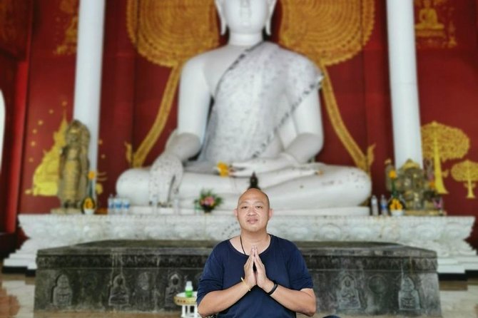 The Best Chiang Mai City Private Tour: Famous Temples & Viewpoint - Gems Gallery Chiang Mai: a short indoor change of pace