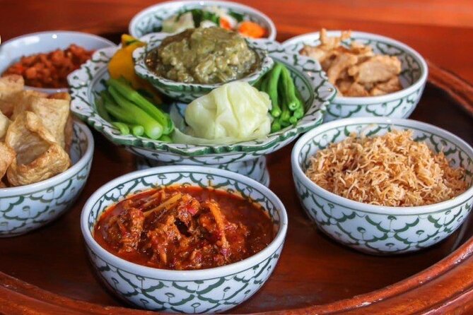 Traditional Khantoke Dinner & Cultural Show Tour in Chiang Mai - It runs 2–3 hours, starting at 7:00 pm