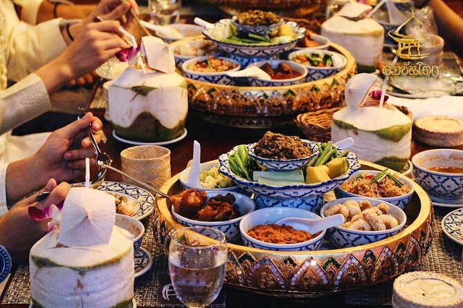 Traditional Khantoke Dinner & Cultural Show Tour in Chiang Mai - Who should book this Khantoke dinner show?