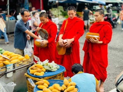 Walk With Monks Collecting Alms(meeting point maybe change) - Walking with monks: the alms route and market moment
