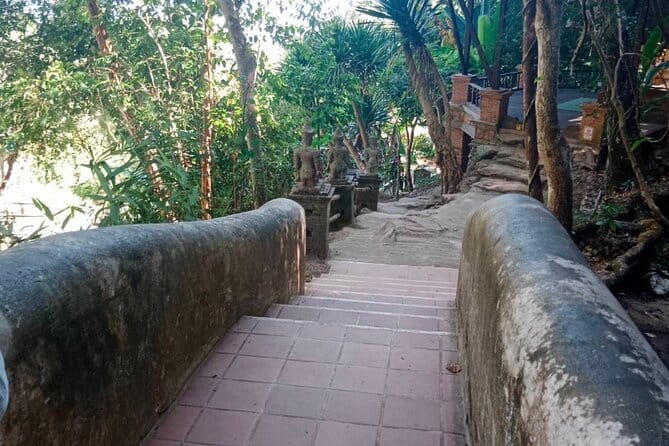 Wat Doi Suthep And Wat Pha Lat Evening Tour - Wat Phra That Doi Suthep: Gold Pagoda, Buddha Relic, and 306 Steps
