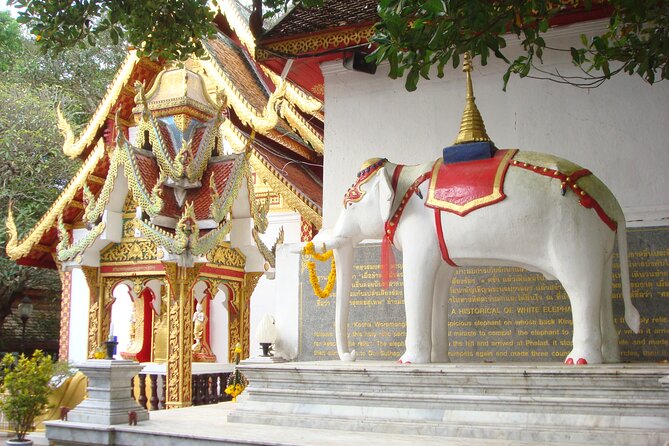 Wat Phra That Doi Suthep & Hmong Village Half Day Tour From Chiang Mai - The 8:30 am start: pickup at Tha Phae Gate and timing you can count on