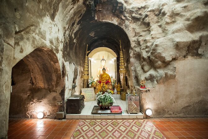 Wat Umong and Doi Suthep Temples Evening Tour - Guides, timing, and how to make the most of a calmer evening